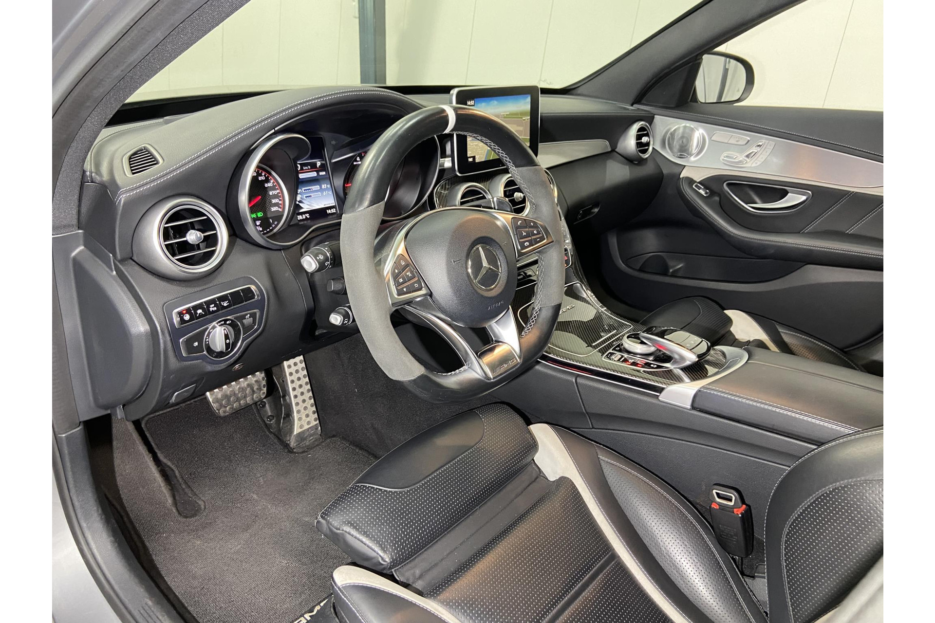 Mercedes-Benz C-Klasse C63S C63 63 S AMG*HUD*IWC*PANO*LED*CARBON*DISTR+